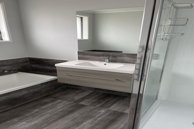 Photo of property in 17 Gibboney Place, Pokeno, 2402