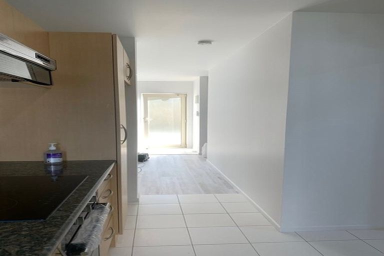 Photo of property in 3 Lyttelton Avenue, Forrest Hill, Auckland, 0620