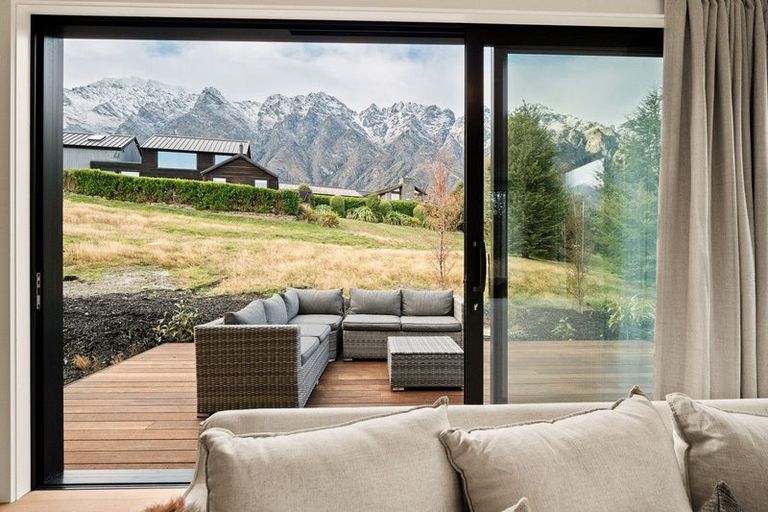 Photo of property in 13 Soudley Court, Jacks Point, Queenstown, 9371