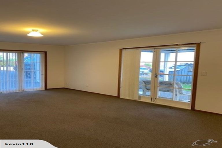 Photo of property in 2/160 Mokoia Road, Chatswood, Auckland, 0626