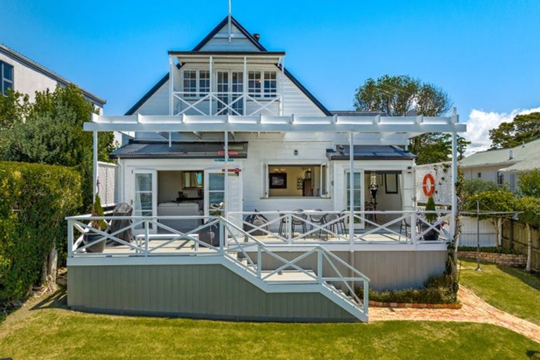 Photo of property in 3 Richmond Avenue, Northcote Point, Auckland, 0627