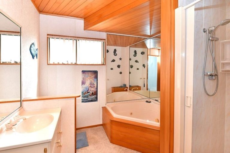 Photo of property in 64 Ardern Avenue, Stanmore Bay, Whangaparaoa, 0932