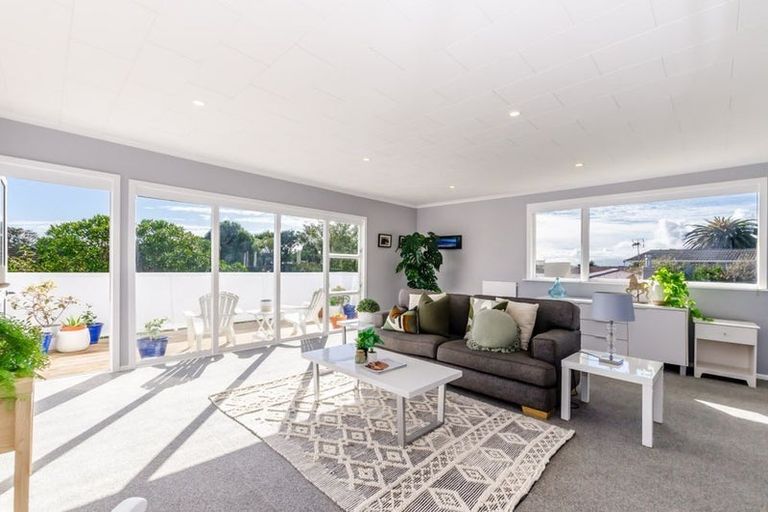 Photo of property in 1 Hadfield Place, Paraparaumu Beach, Paraparaumu, 5032