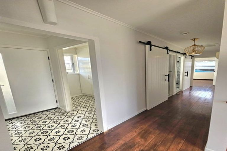 Photo of property in 27 Exminster Street, Blockhouse Bay, Auckland, 0600