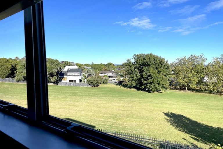 Photo of property in 15 Dalwhinnie Parade, Highland Park, Auckland, 2010