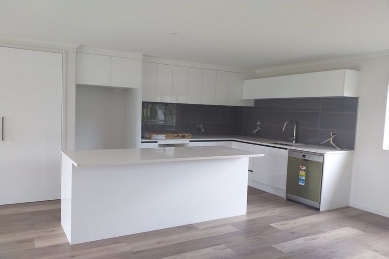 Photo of property in 2 Emerald Avenue, Rosehill, Papakura, 2113