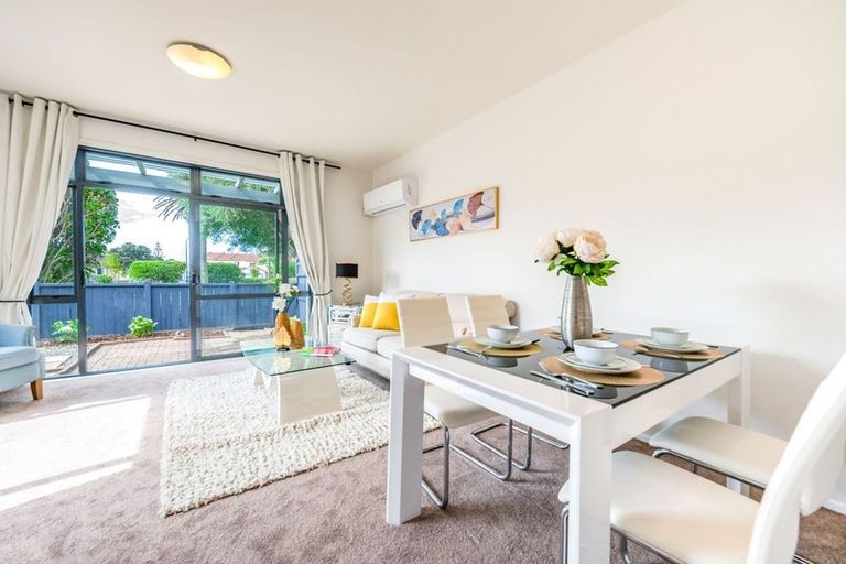 Photo of property in 116/2 Armoy Drive, East Tamaki, Auckland, 2016