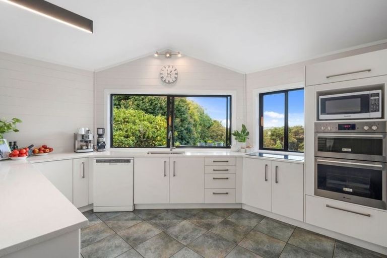 Photo of property in 23 Ngarahana Avenue, Paremoremo, Auckland, 0632