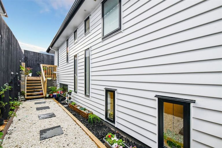 Photo of property in 14a Mantra Road, Massey, Auckland, 0614