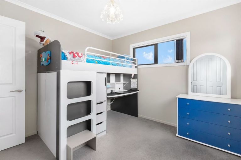 Photo of property in 5 Dusky Crescent, Aotea, Porirua, 5024