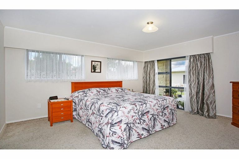 Photo of property in 48 Edgewater Parade, Waiuku, 2123