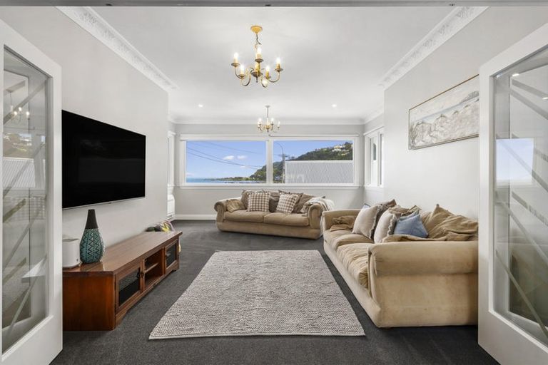 Photo of property in 212 Queens Drive, Lyall Bay, Wellington, 6022