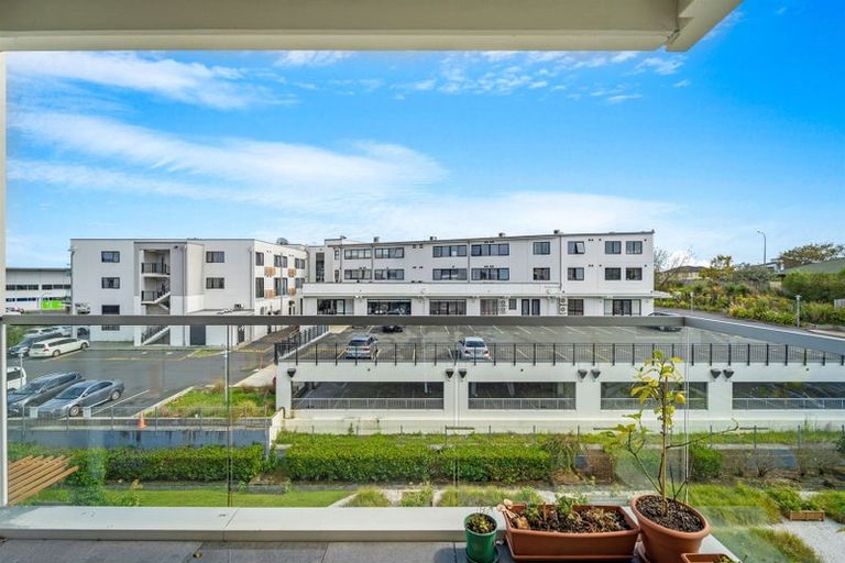 Photo of property in Apollo Apartments, 201/46 Rosedale Road, Rosedale, Auckland, 0632