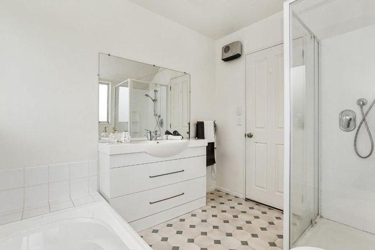 Photo of property in 150 Avonhead Road, Avonhead, Christchurch, 8042