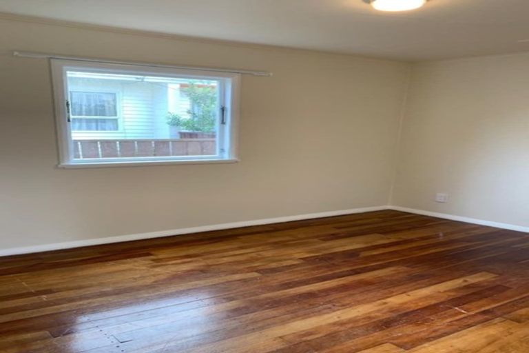 Photo of property in 2 Cluny Road, Plimmerton, Porirua, 5026