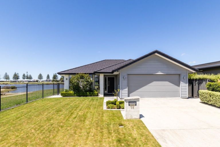 Photo of property in 18 Ruakituri Place, Te Awa, Napier, 4110