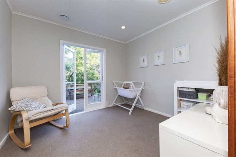 Photo of property in 5 Grovelands Way, Titirangi, Auckland, 0604