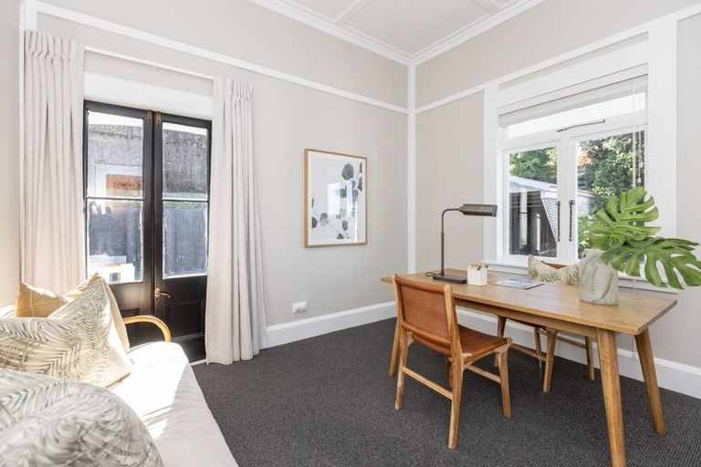 Photo of property in 10 Cobden Road, Bluff Hill, Napier, 4110