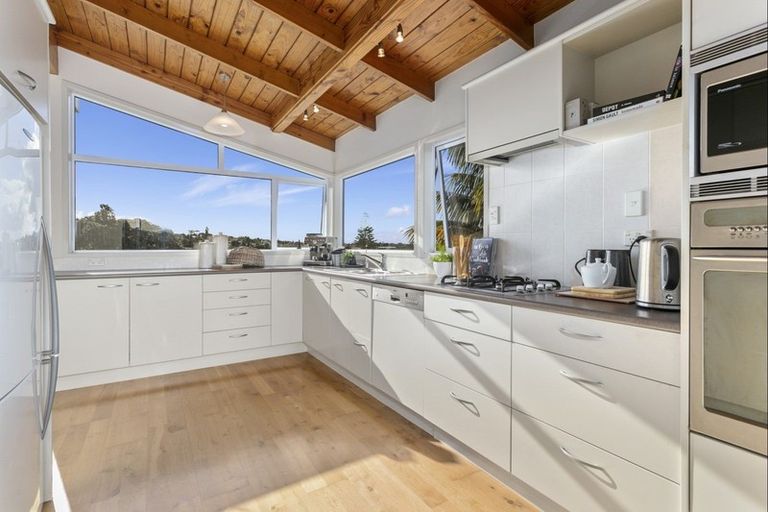 Photo of property in 30 Mayfair Crescent, Mairangi Bay, Auckland, 0630
