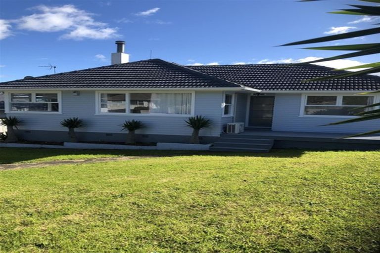 Photo of property in 5 Thomas Rea Place, Te Atatu South, Auckland, 0610