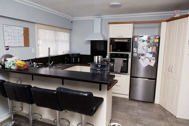 Photo of property in 21 Rata Street, Wainuiomata, Lower Hutt, 5014