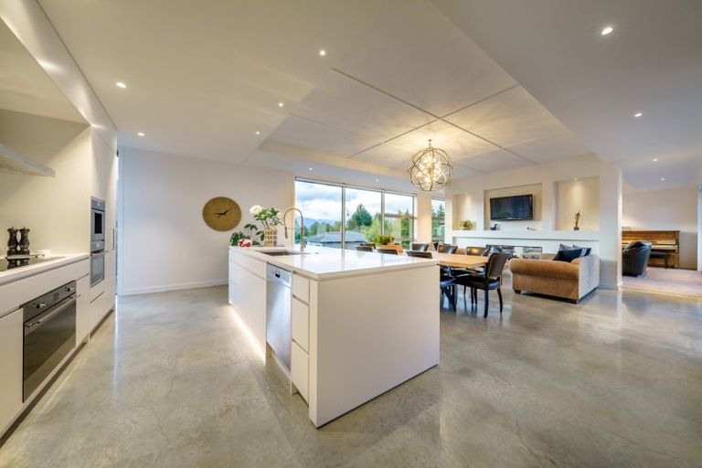 Photo of property in 10 Bevan Place, Wanaka, 9305