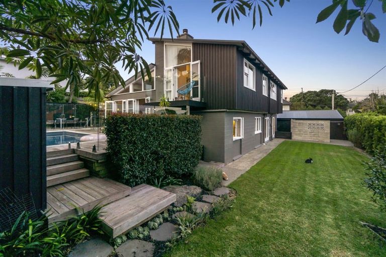 Photo of property in 194b Queen Street, Northcote Point, Auckland, 0627