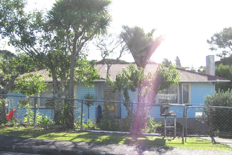 Photo of property in 22 Glen Marine Parade, Glendene, Auckland, 0602