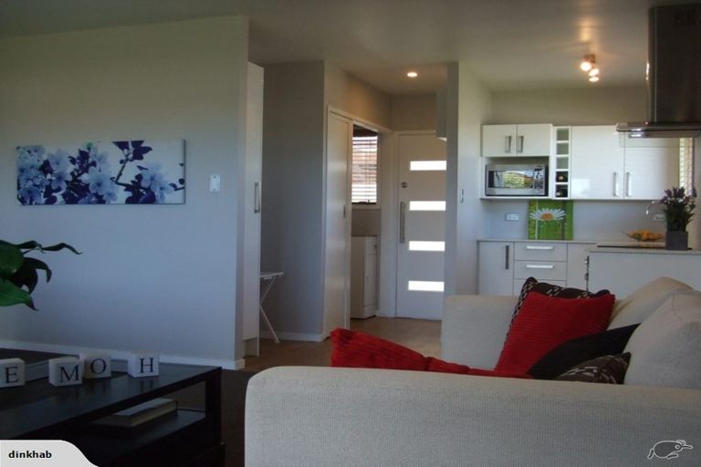 Photo of property in 2/34 Blacklock Avenue, Henderson, Auckland, 0612