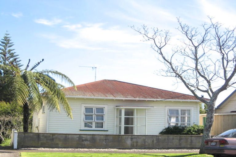 Photo of property in 6 Autere Street, Strandon, New Plymouth, 4312
