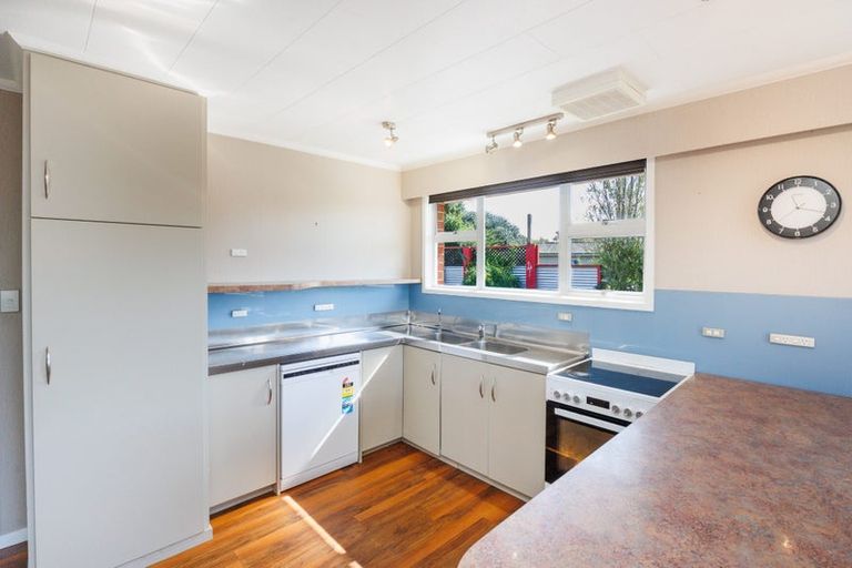 Photo of property in 1b Ruamahanga Crescent, Terrace End, Palmerston North, 4410