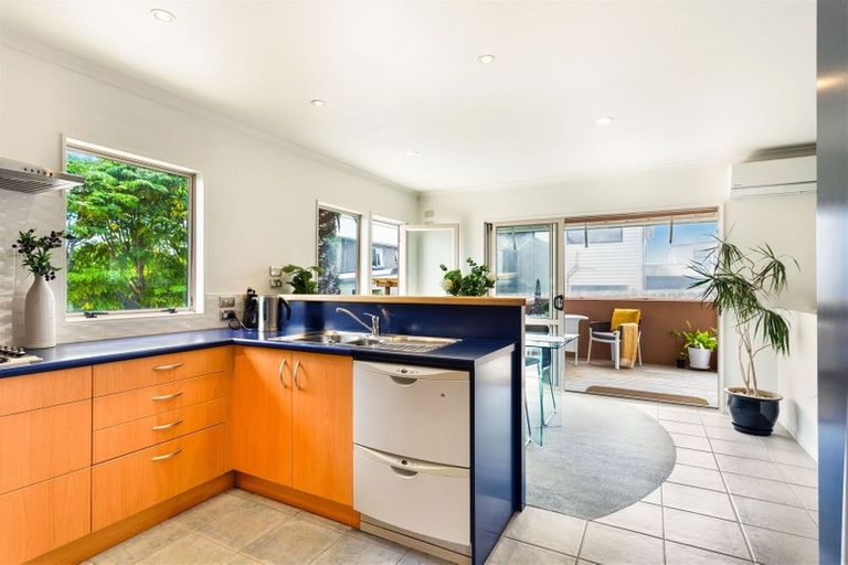 Photo of property in 20 Arlose Place, Westgate, Auckland, 0614