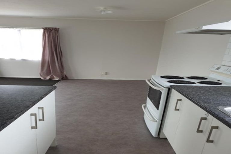 Photo of property in 2/27 Templeton Place, Clendon Park, Auckland, 2103