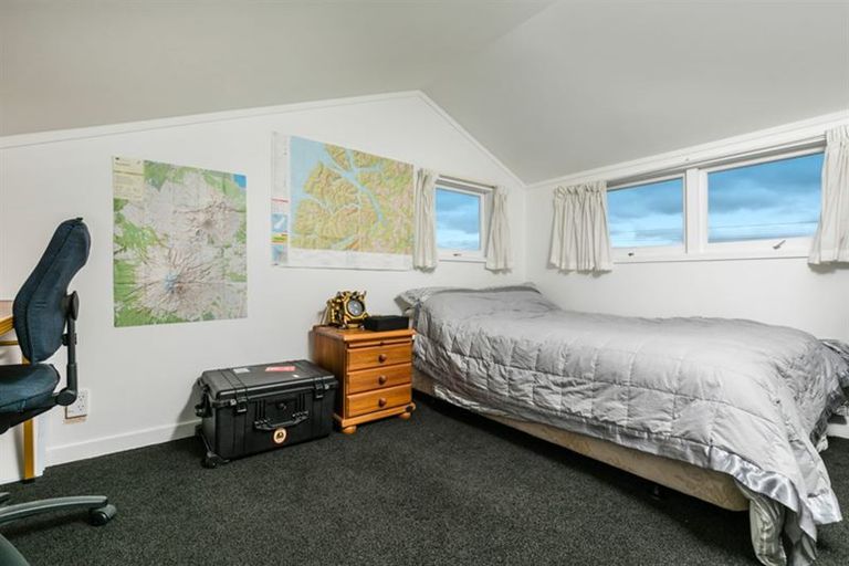 Photo of property in 24 Sulphur Beach Road, Northcote Point, Auckland, 0627