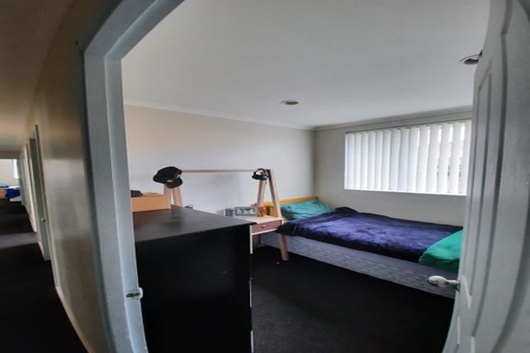 Photo of property in 10 Waldos Way, Mangere, Auckland, 2022