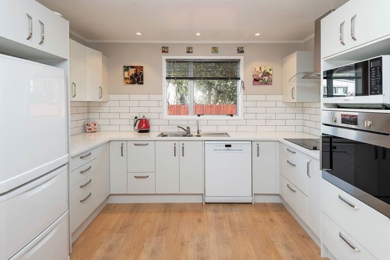 Photo of property in 69 Lewisham Street, Highland Park, Auckland, 2010