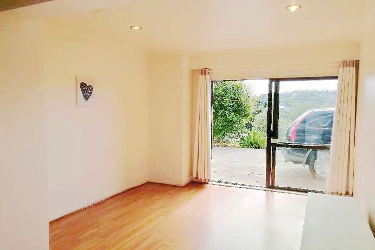 Photo of property in 10 Eugen Place, Bayview, Auckland, 0629