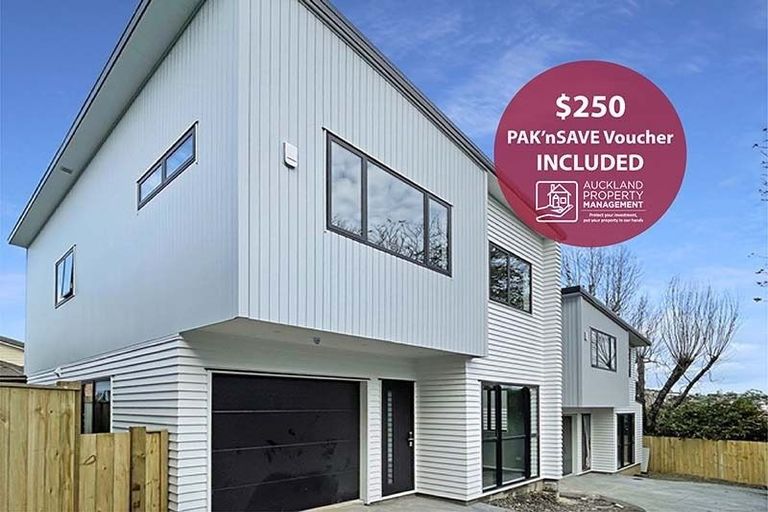 Photo of property in 7a Ballial Place, West Harbour, Auckland, 0618