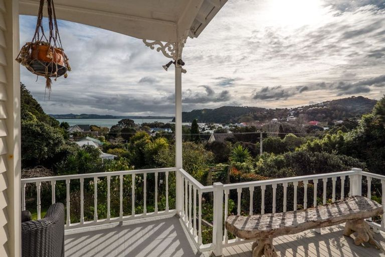 Photo of property in 9 Robertson Street, Russell, 0202