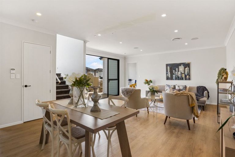 Photo of property in 42 Drumbuoy Drive, Flat Bush, Auckland, 2019