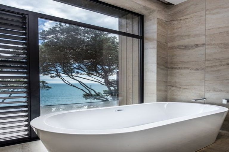 Photo of property in 218a Lake Road, Hauraki, Auckland, 0622