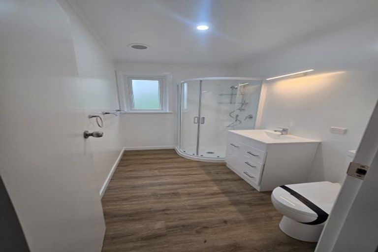 Photo of property in 7 Balmain Street, Newlands, Wellington, 6037