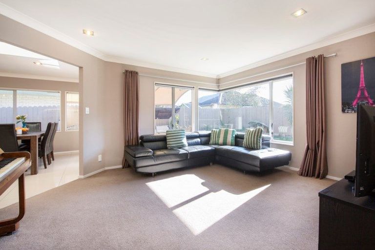 Photo of property in 58 Frank Nobilo Drive, Golflands, Auckland, 2013