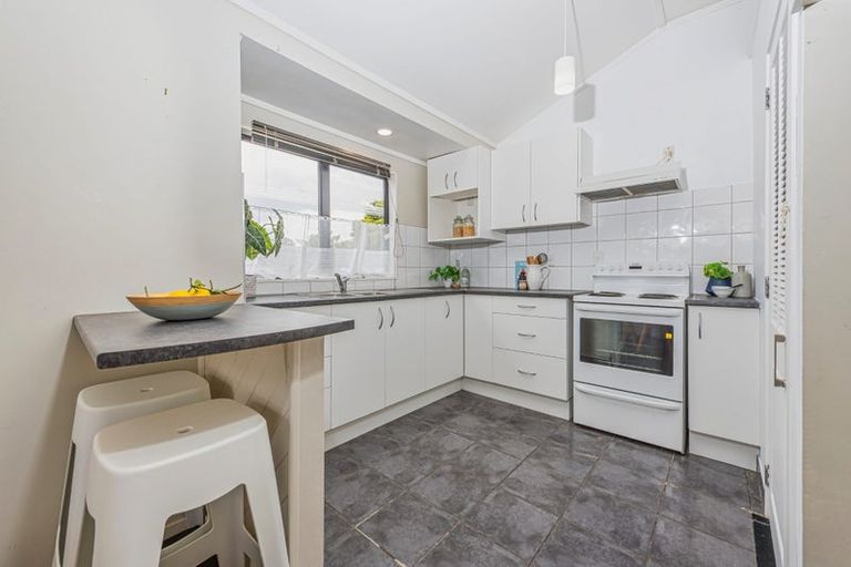 Photo of property in 2/109 Don Buck Road, Massey, Auckland, 0614