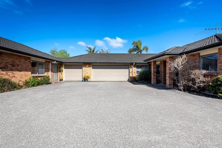 Photo of property in 142 Oaktree Avenue, Browns Bay, Auckland, 0630