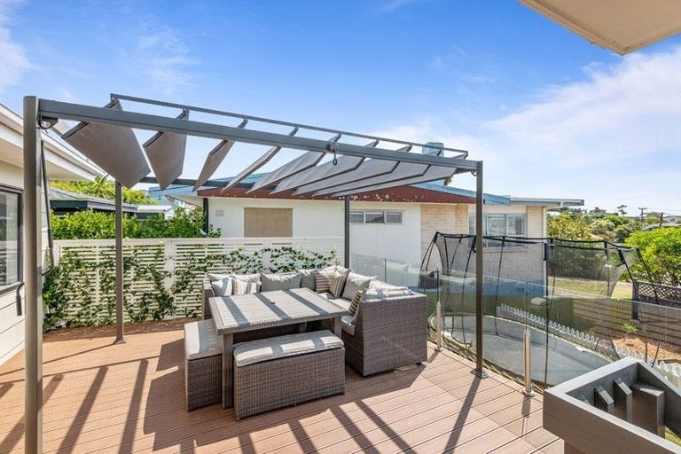 Photo of property in 21a Red Beach Road, Red Beach, 0932