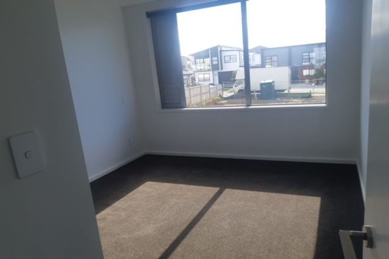 Photo of property in 5 Gunn Way, Hobsonville, Auckland, 0616