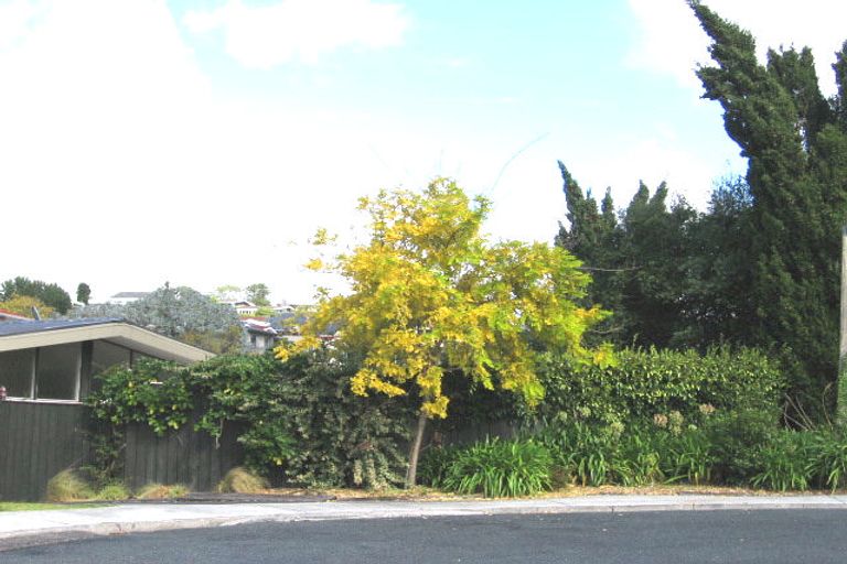 Photo of property in 1/11 Garmons Way, Castor Bay, Auckland, 0620