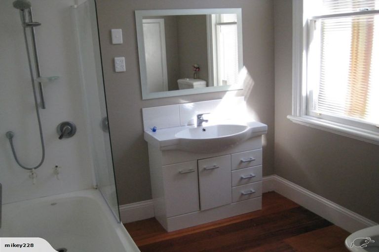 Photo of property in 26 Northland Road, Northland, Wellington, 6012