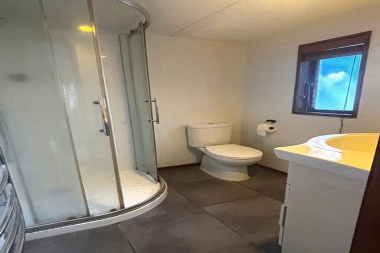 Photo of property in 18 Omokoroa Road, Omokoroa, 3114